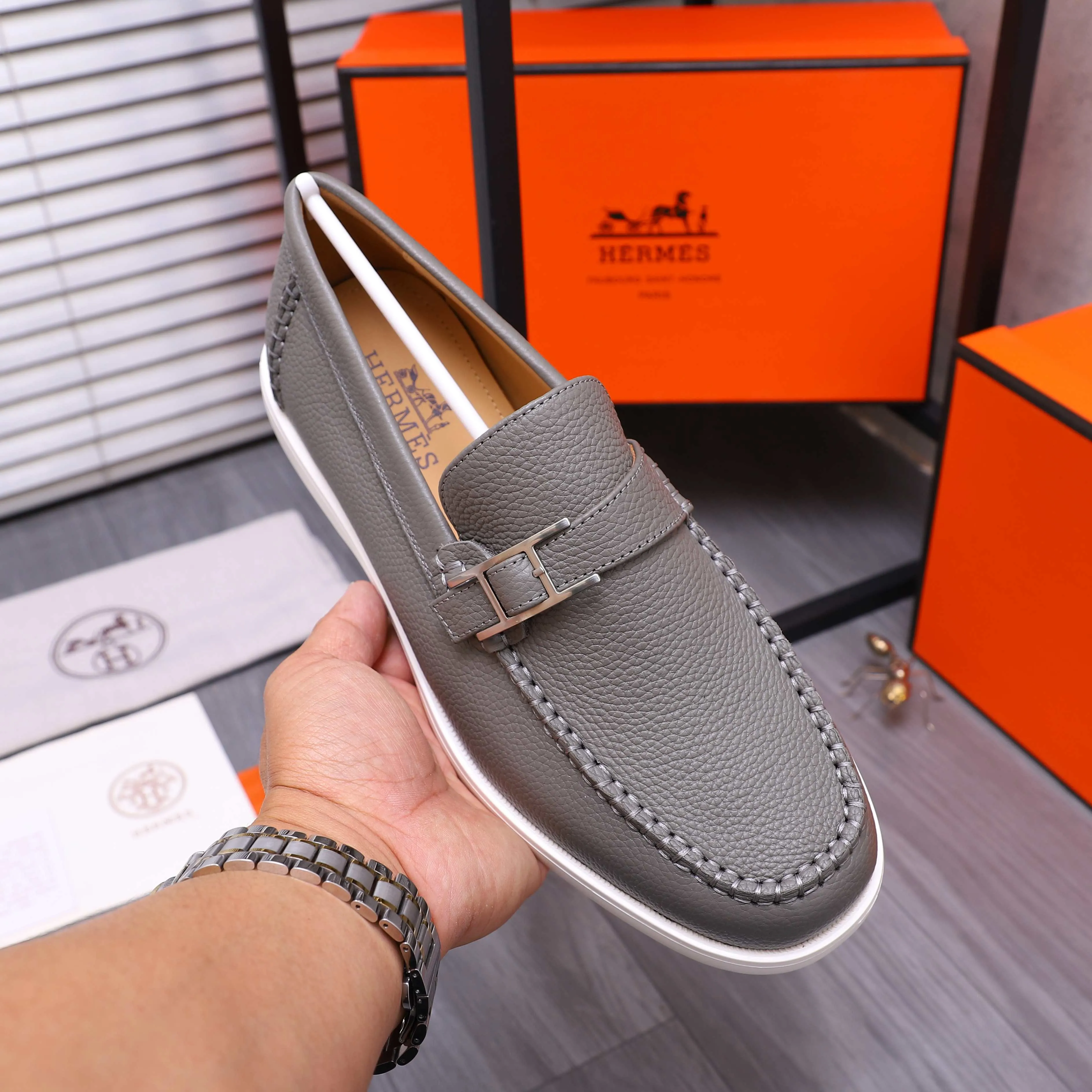 Men's shoes 💰p560 Product trademark: HERMES "Hermes" casual slip-on men's shoes. Regular size: 38-46 (45.46 is custom-made and non-returnable) Product materials: Selected pebbled cowhide upper, cowhide lining, original foam rubber ultra-light sole